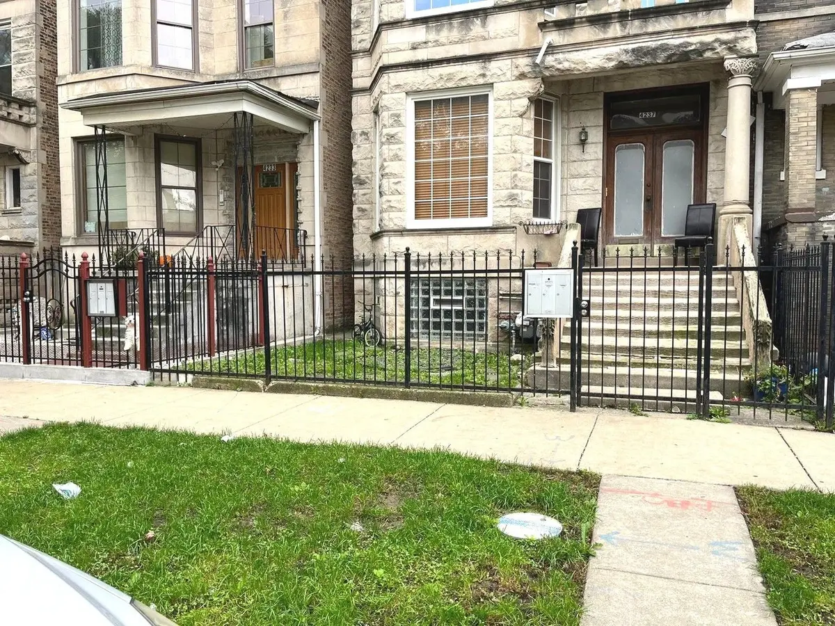 4237 W Gladys Avenue