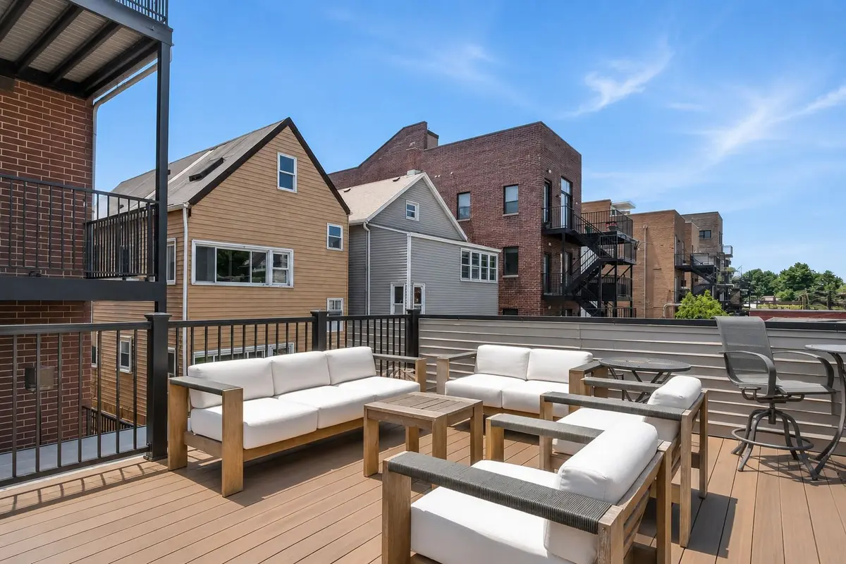 1330 W Diversey Parkway