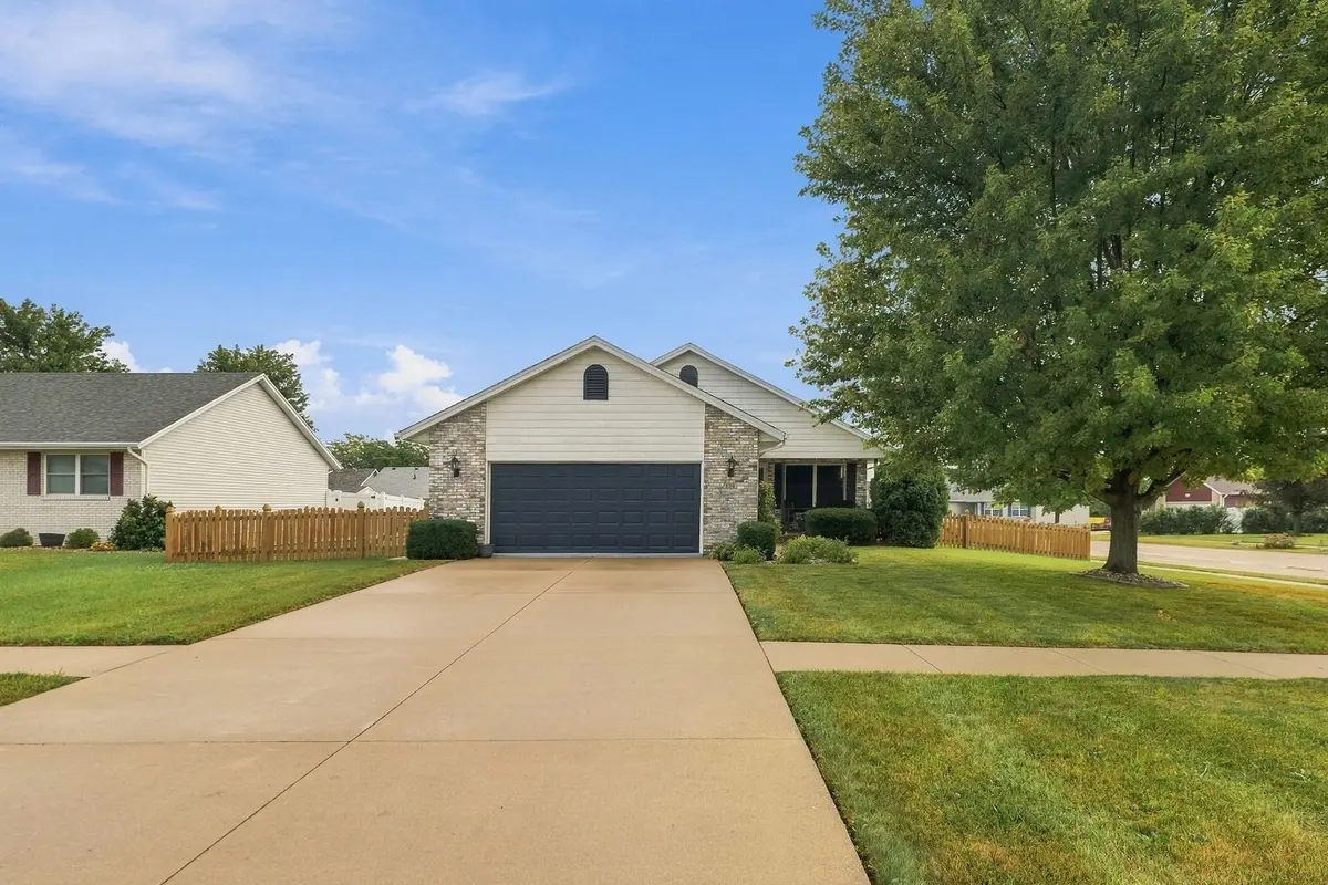136 N Van Buren Avenue
