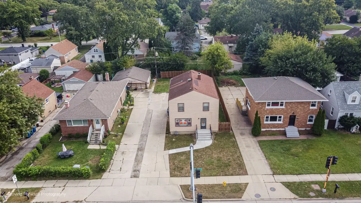 121 S Addison Road