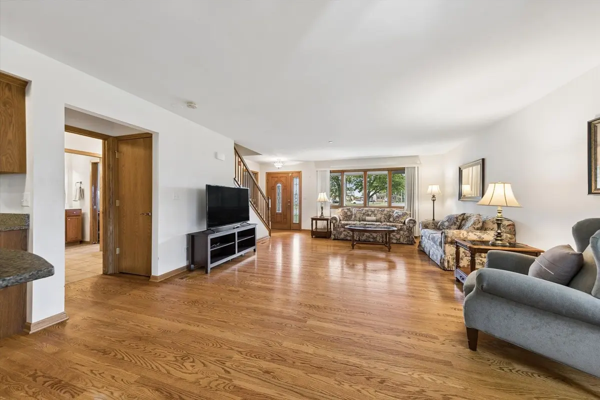 7024 Garden Lane