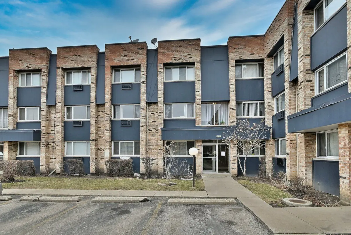 8637 1/2 W FOSTER Avenue