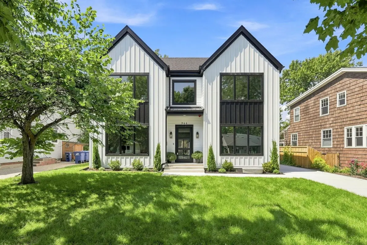 944 Rosemary Terrace