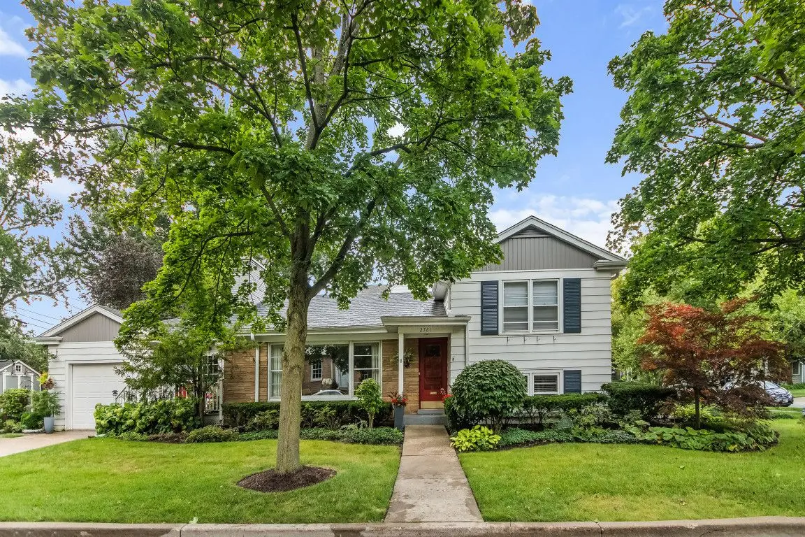 2761 Lincolnwood Drive