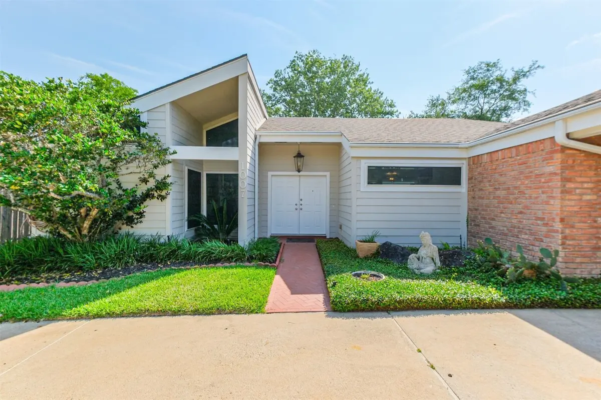 1007 Arrow Hill Road