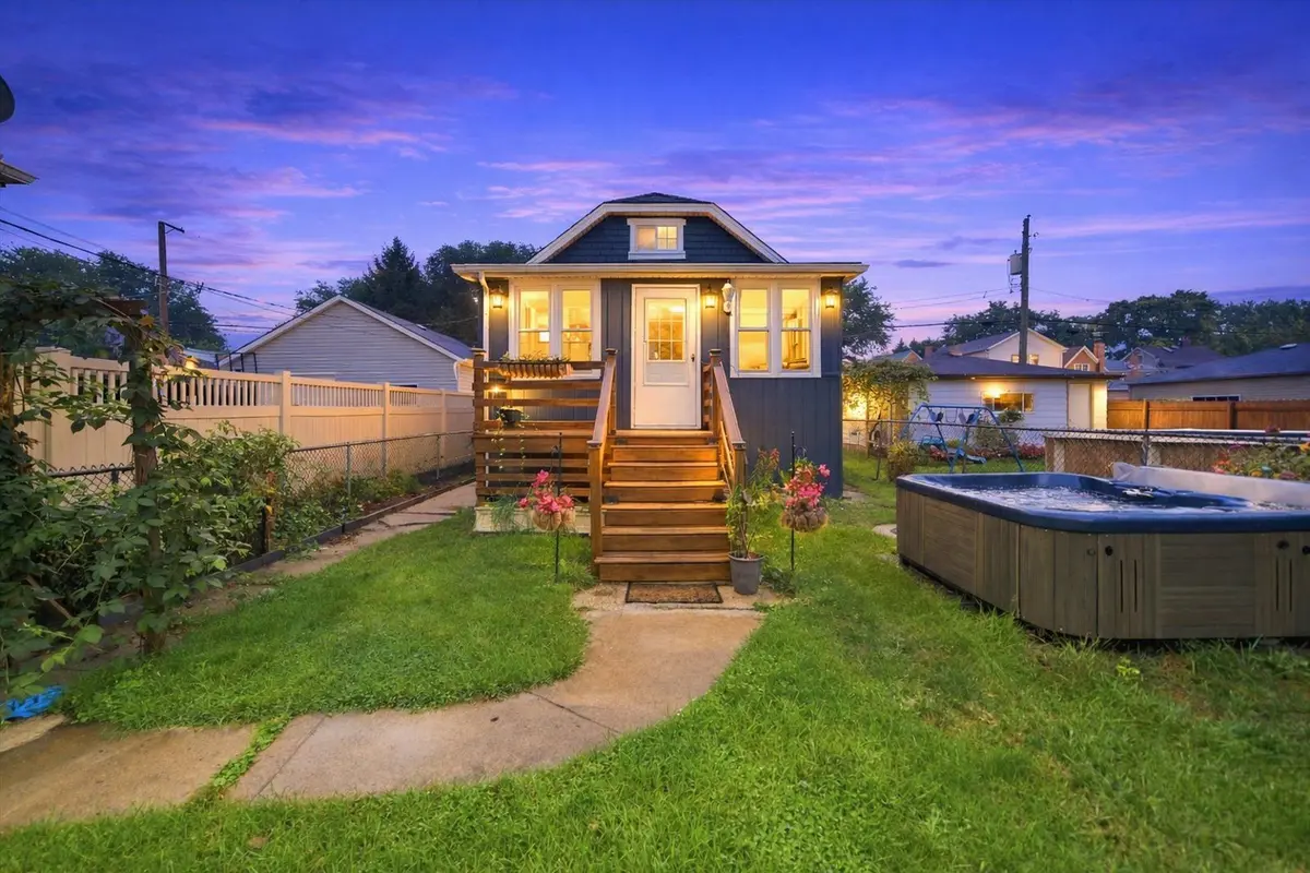 3816 N Odell Avenue
