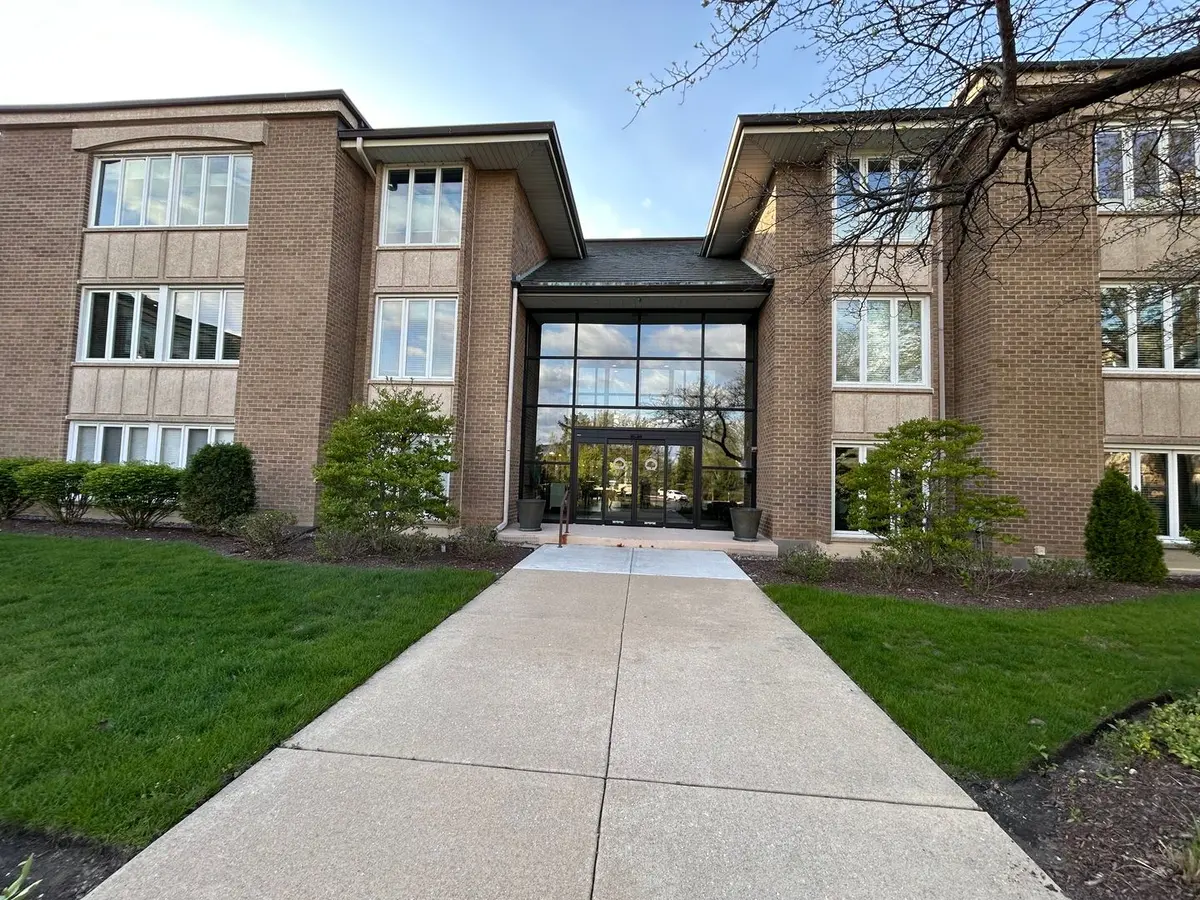 1 Oak Brook Club Drive