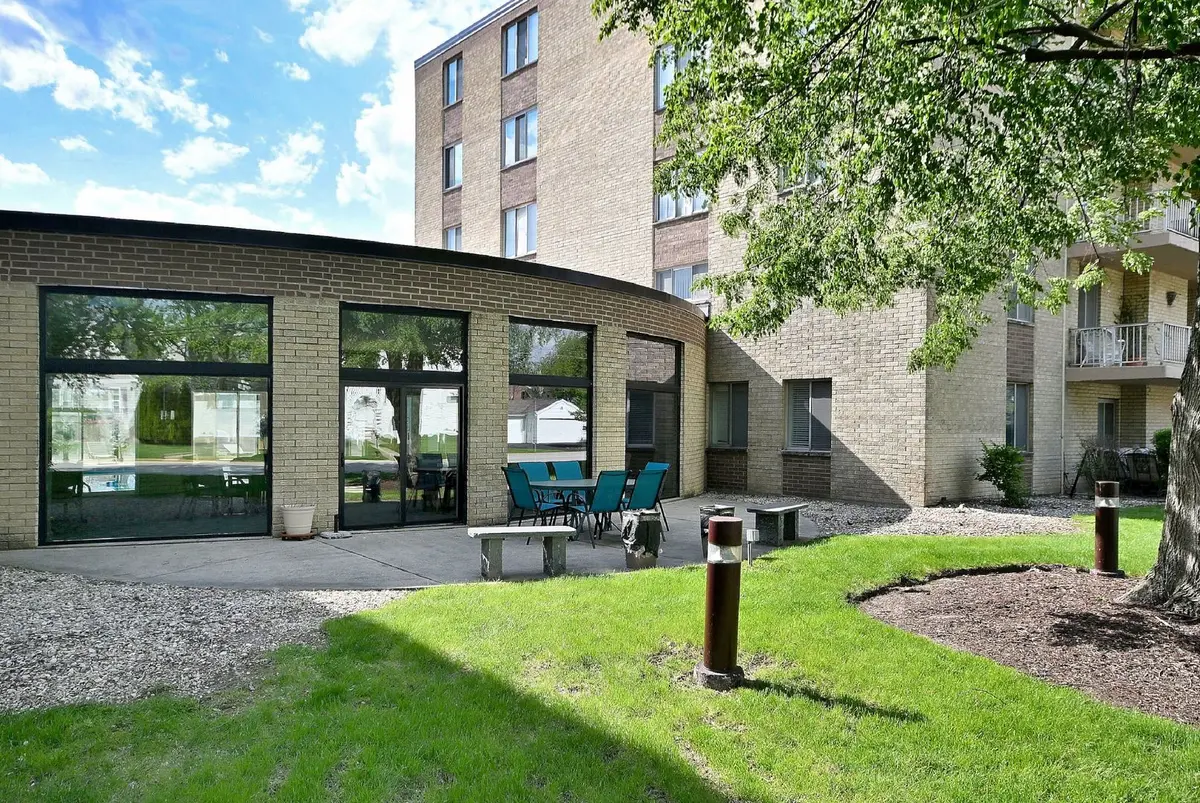 110 W Butterfield Road