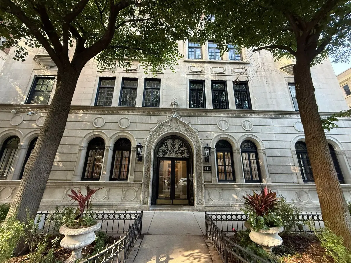415 W Aldine Avenue
