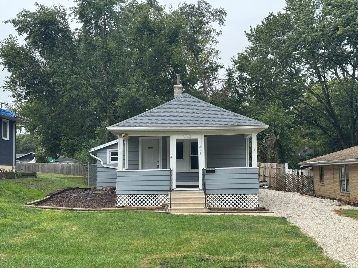 219 SW Circle Drive