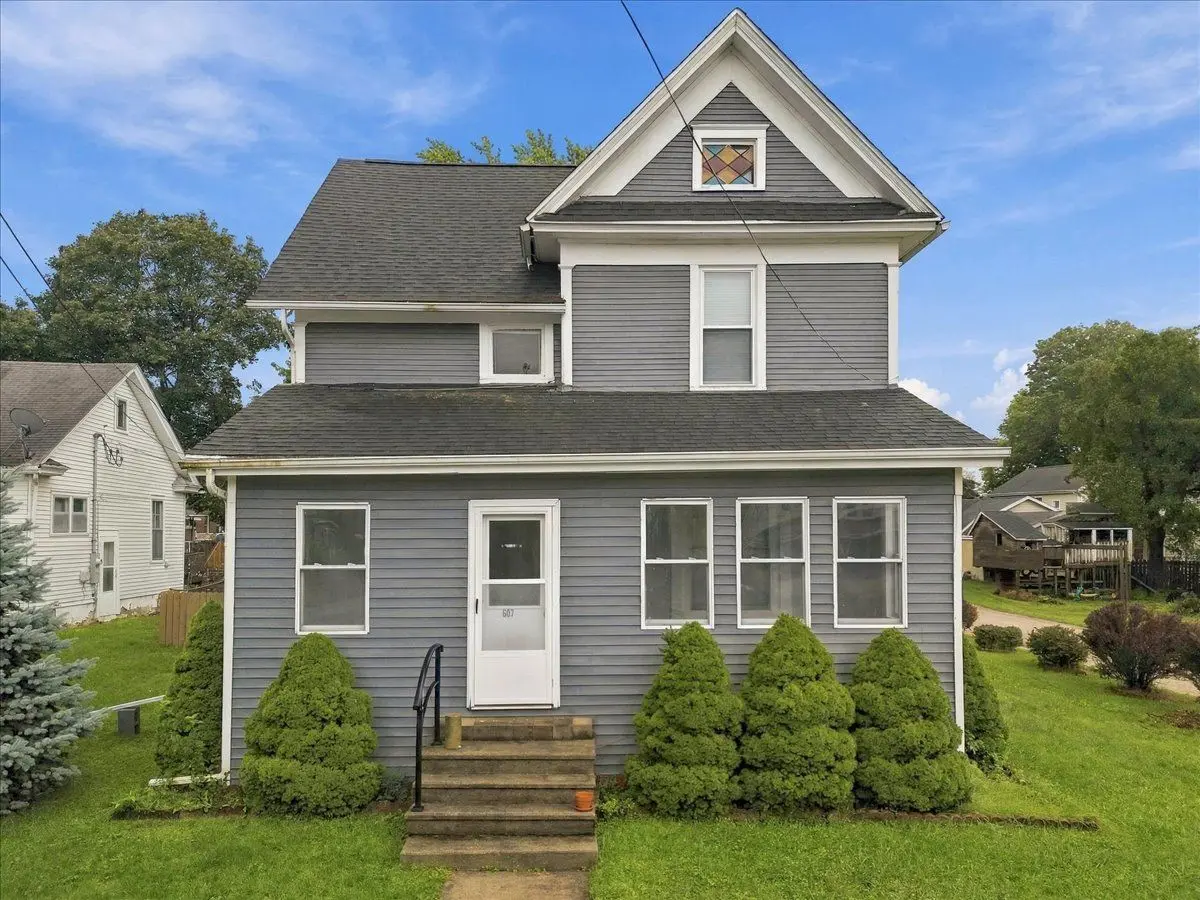 607 N 1st Street