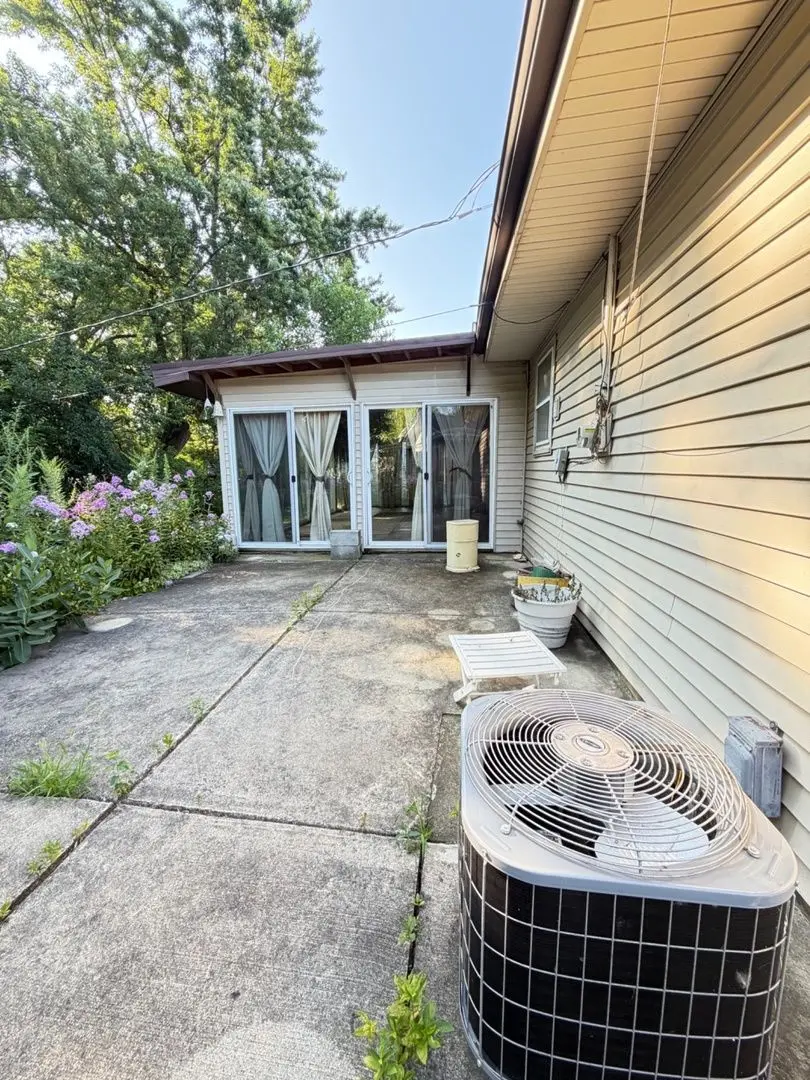381 N Silverleaf Boulevard