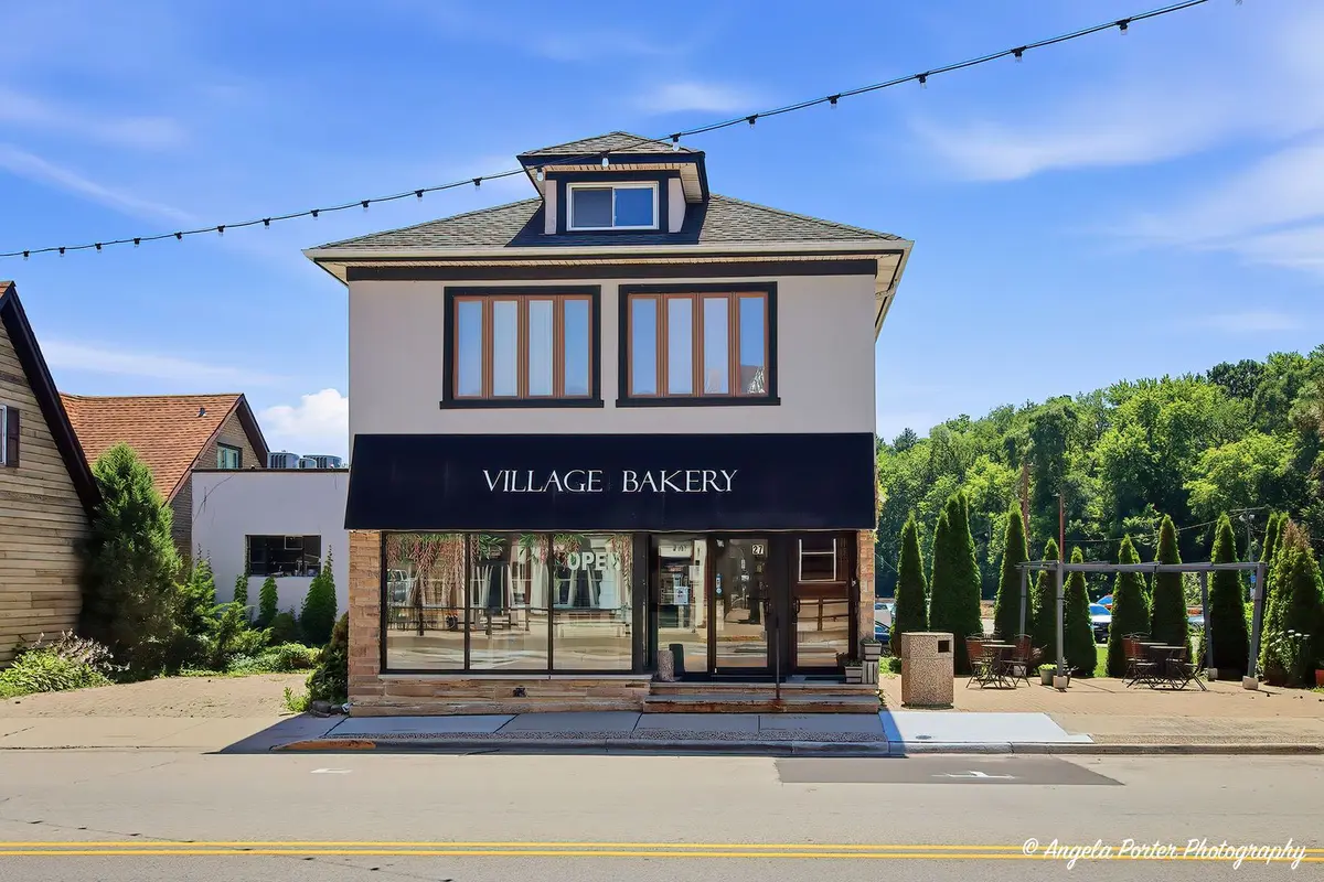 27 E Grand Avenue