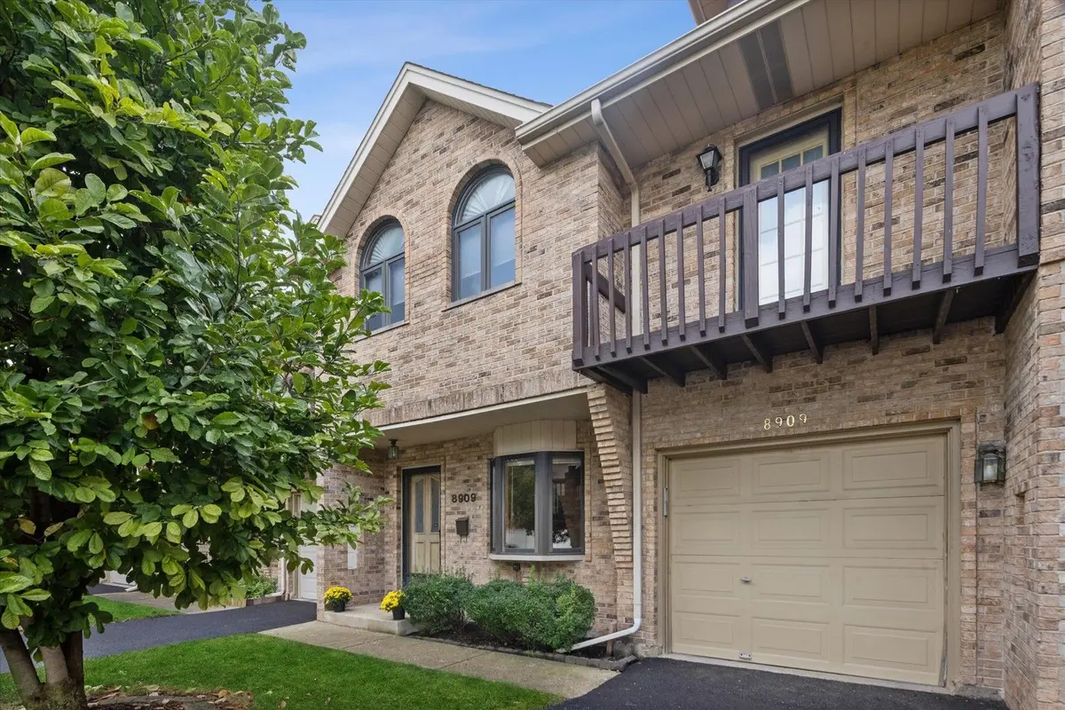 8909 Village Square Lane