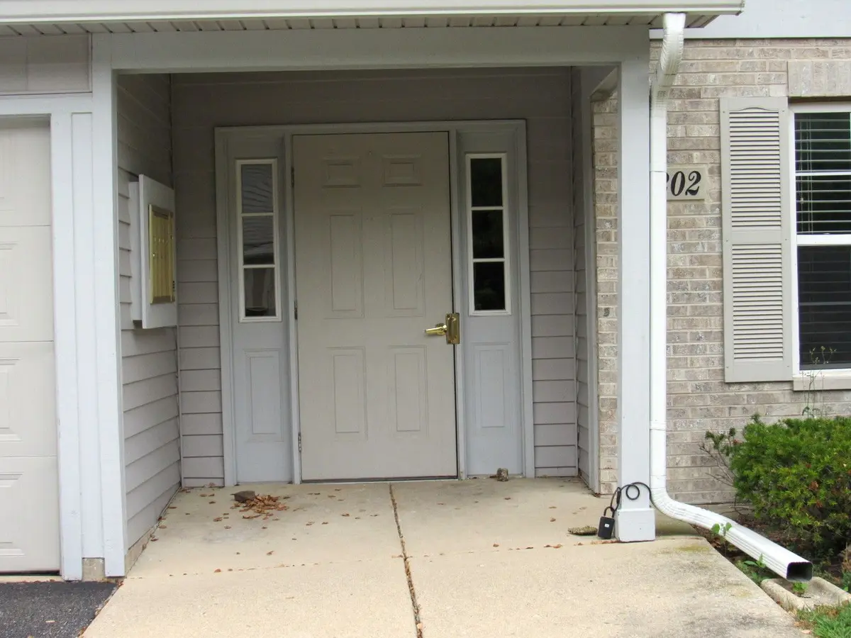 1202 N Red Oak Circle