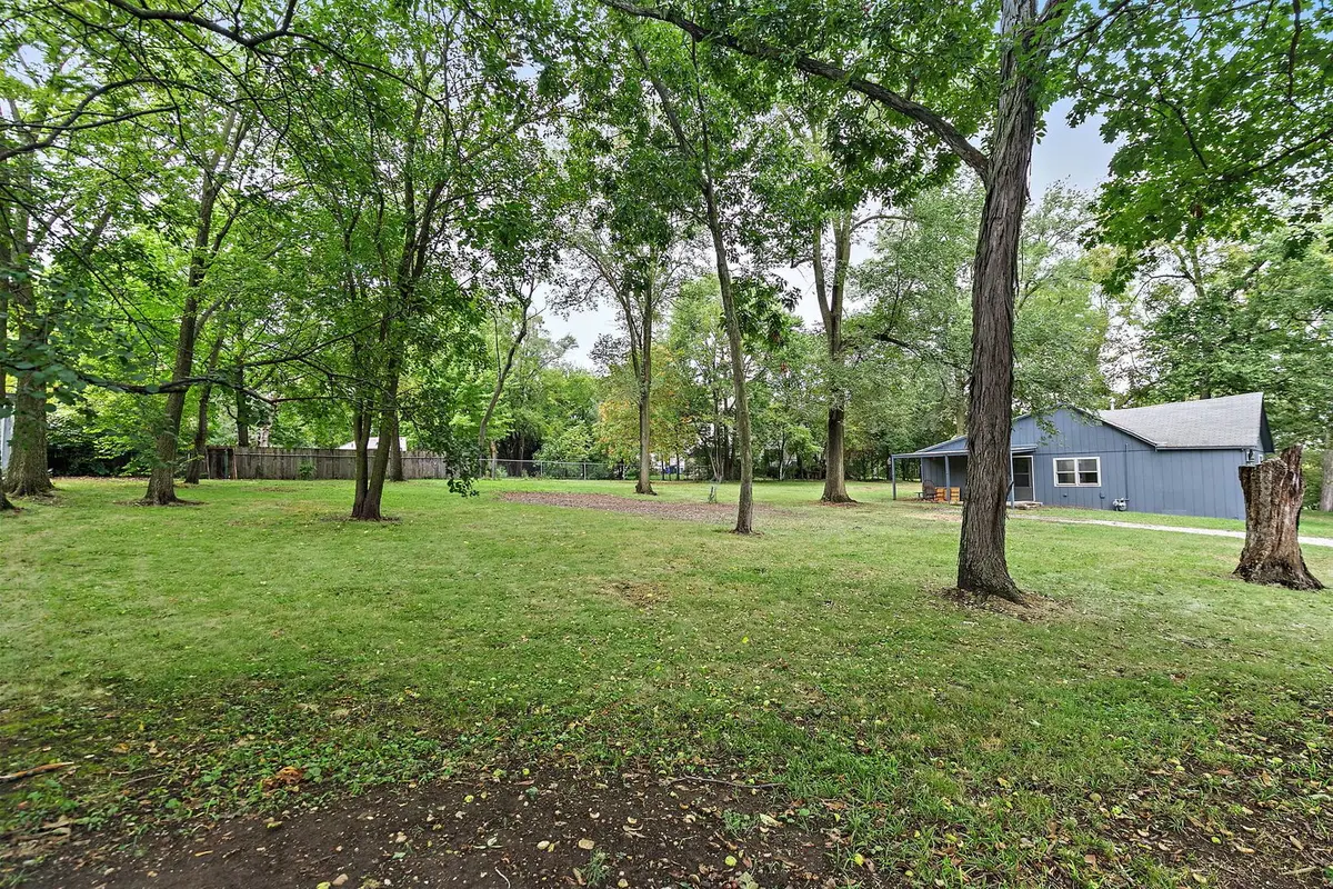 7N066 Woodlawn Avenue