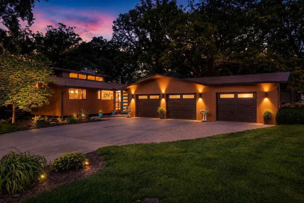 2390 Circle Drive