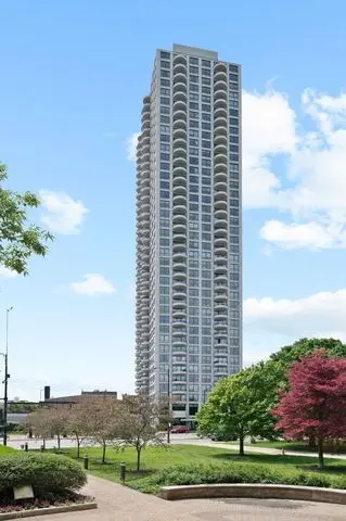 2020 N Lincoln Park W