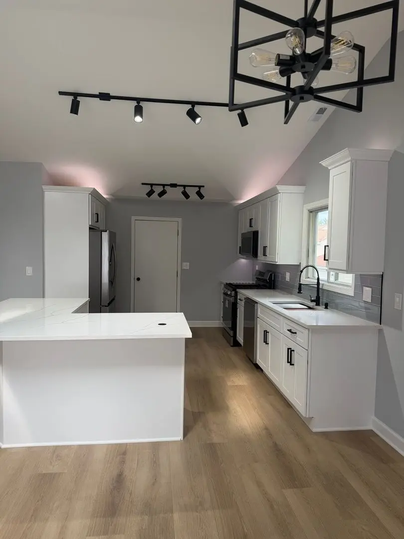 2436 W Salem Court