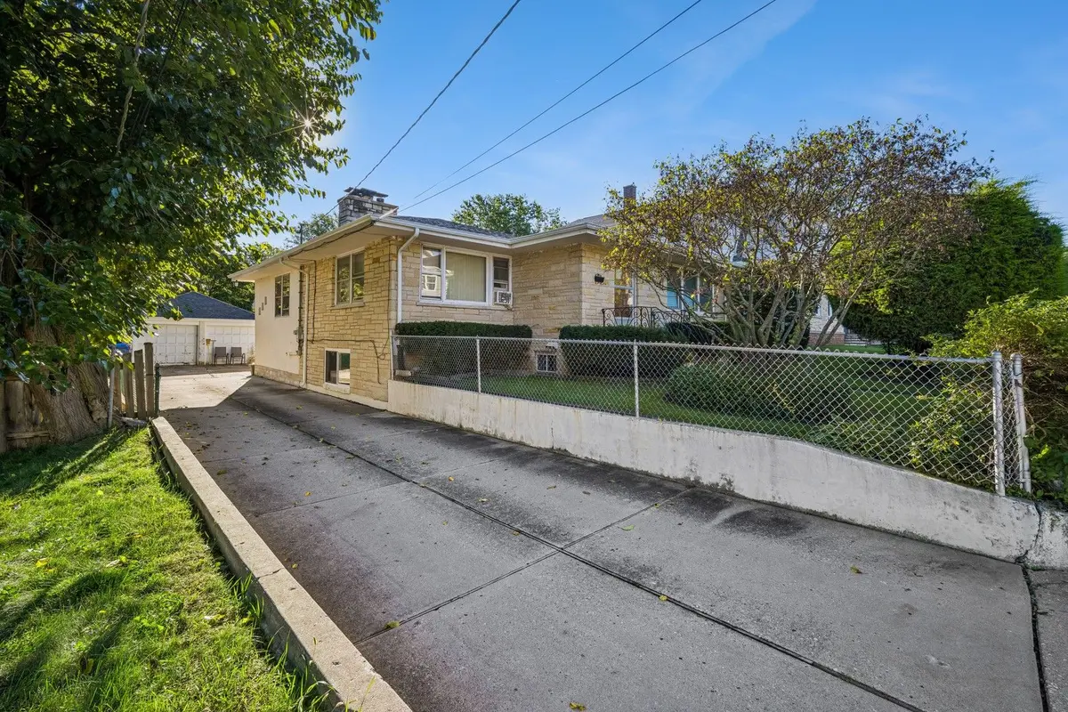 325 Grove Avenue