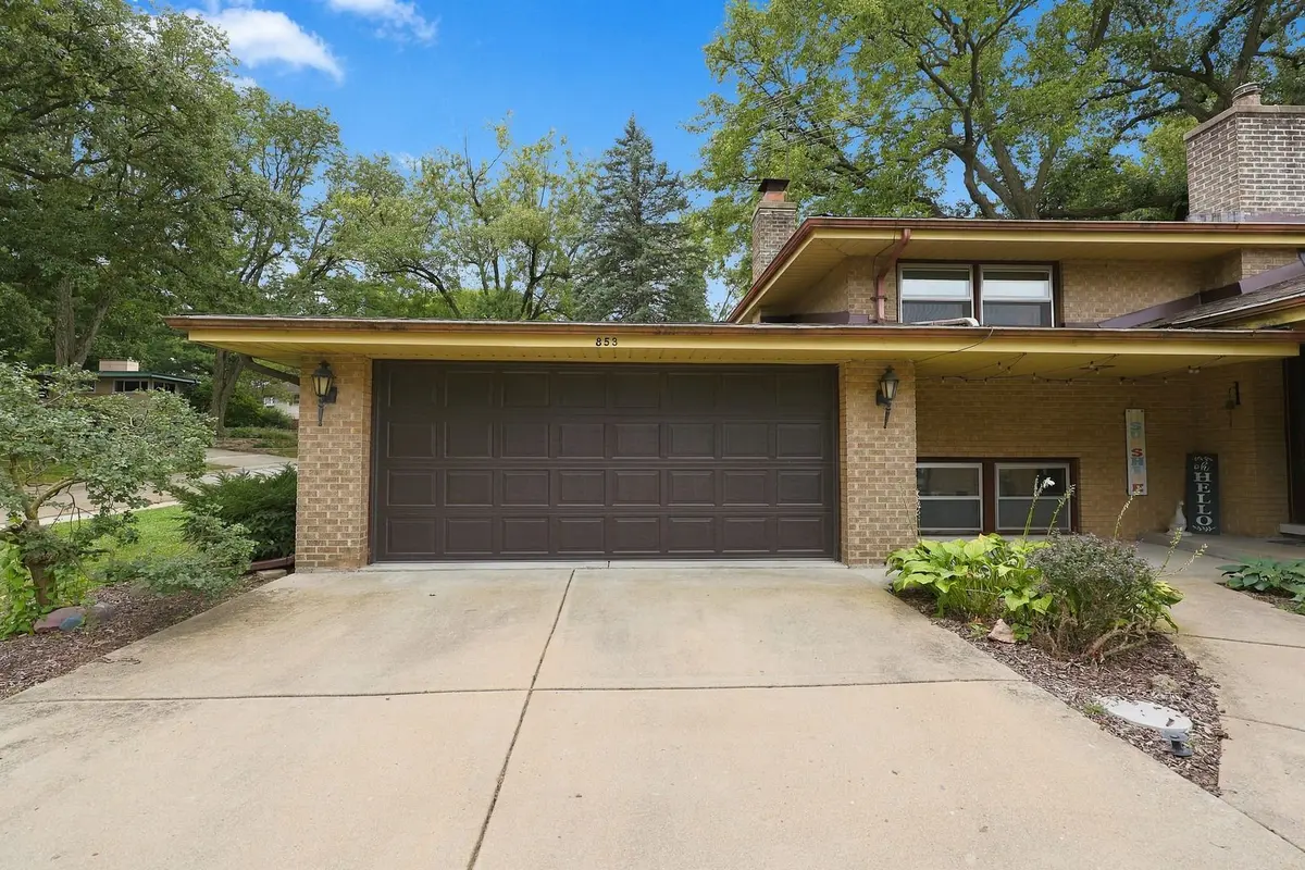 853 Edgewater Drive
