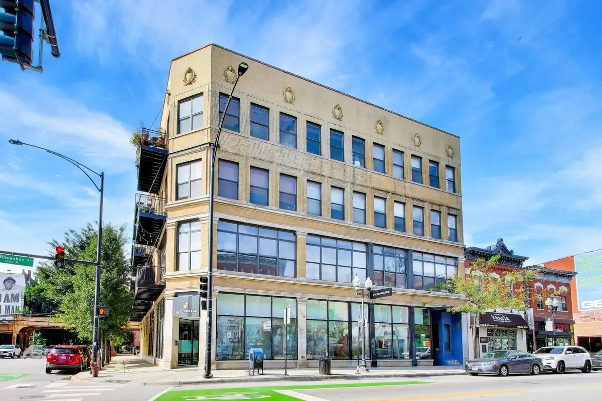 1400 N Milwaukee Avenue