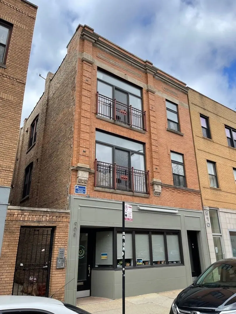 908 N Damen Avenue