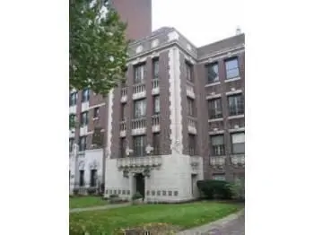 633 W Deming Street