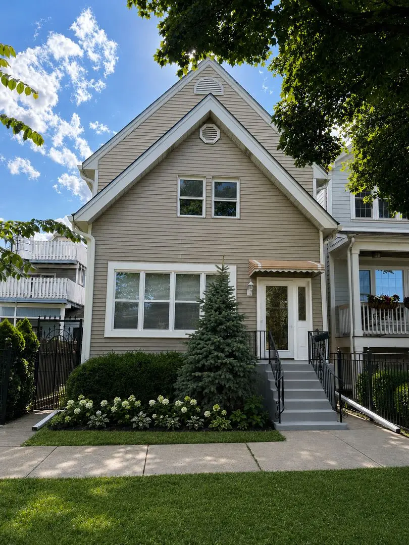 3914 N MOZART Street