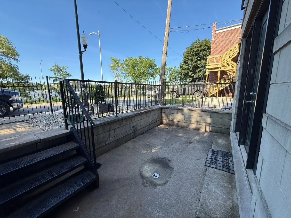 2513 W Congress Parkway