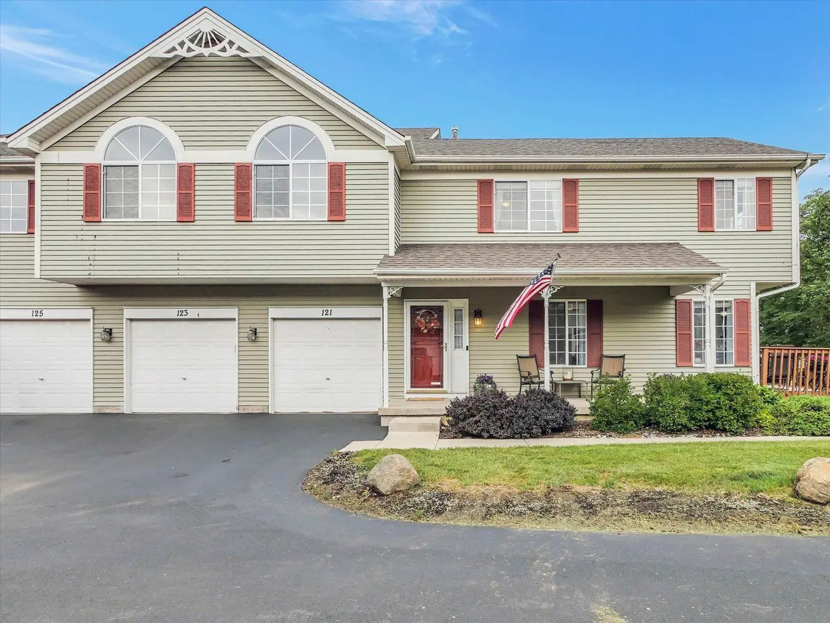 121 VILLAGE CREEK Drive