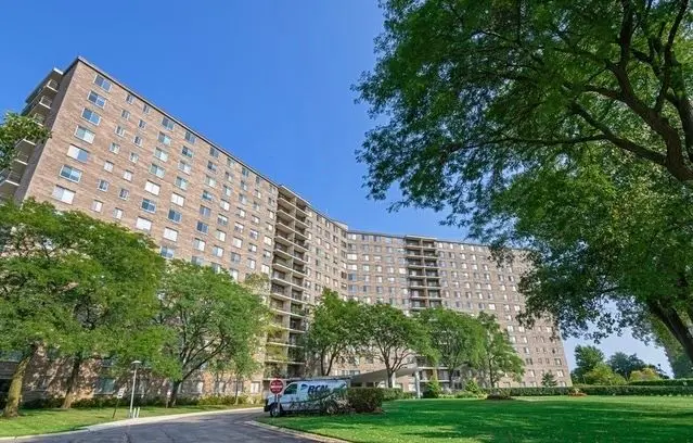 7141 N Kedzie Avenue