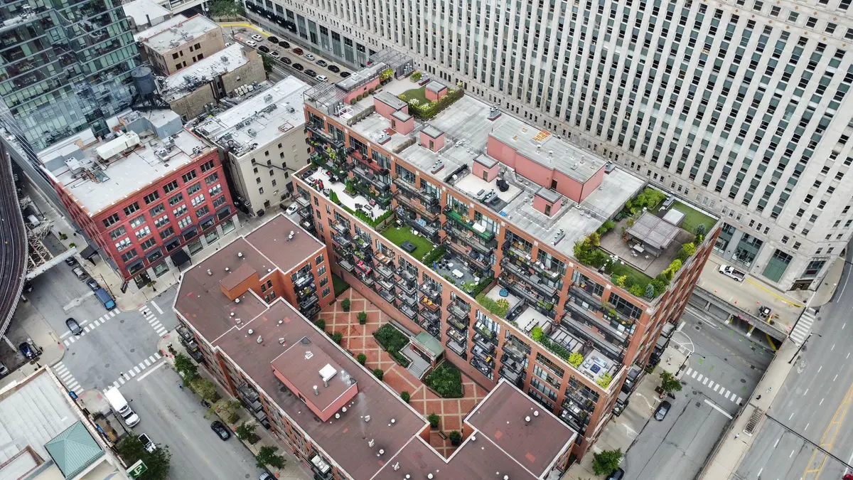 333 W Hubbard Street