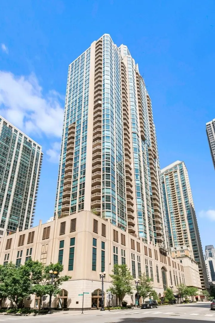 21 E Huron Street