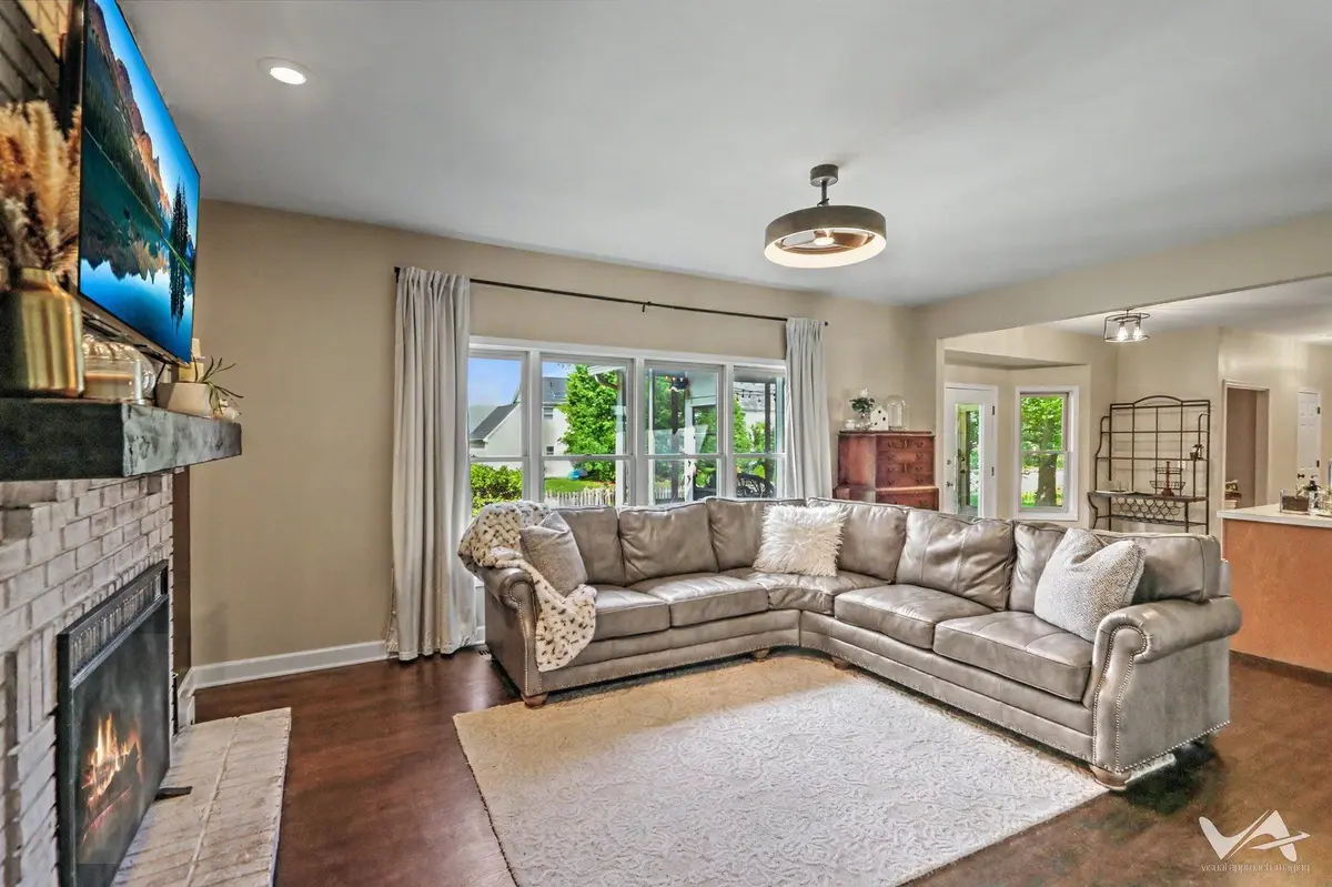 39W700 Green Place