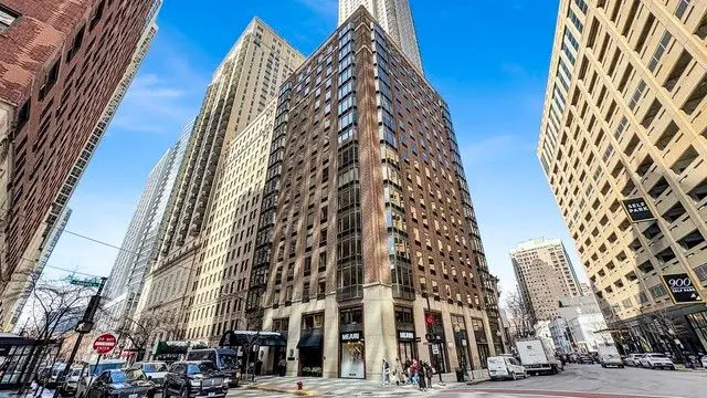 40 E Delaware Place