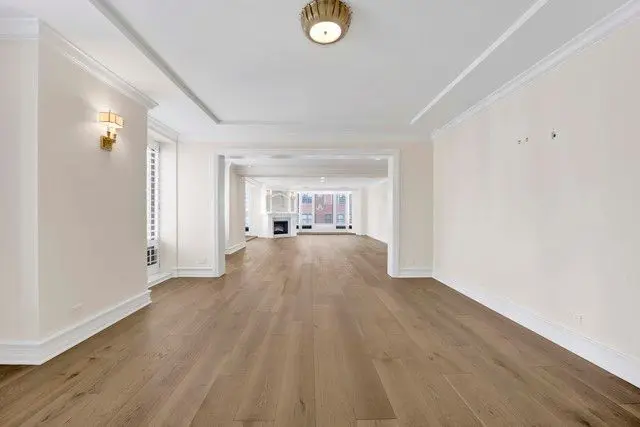 40 E Delaware Place