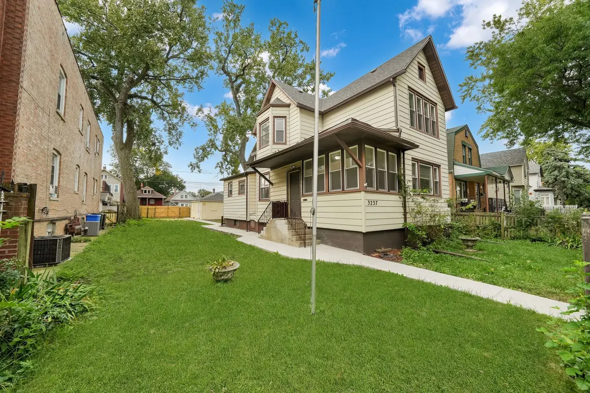 3237 W 64th Place