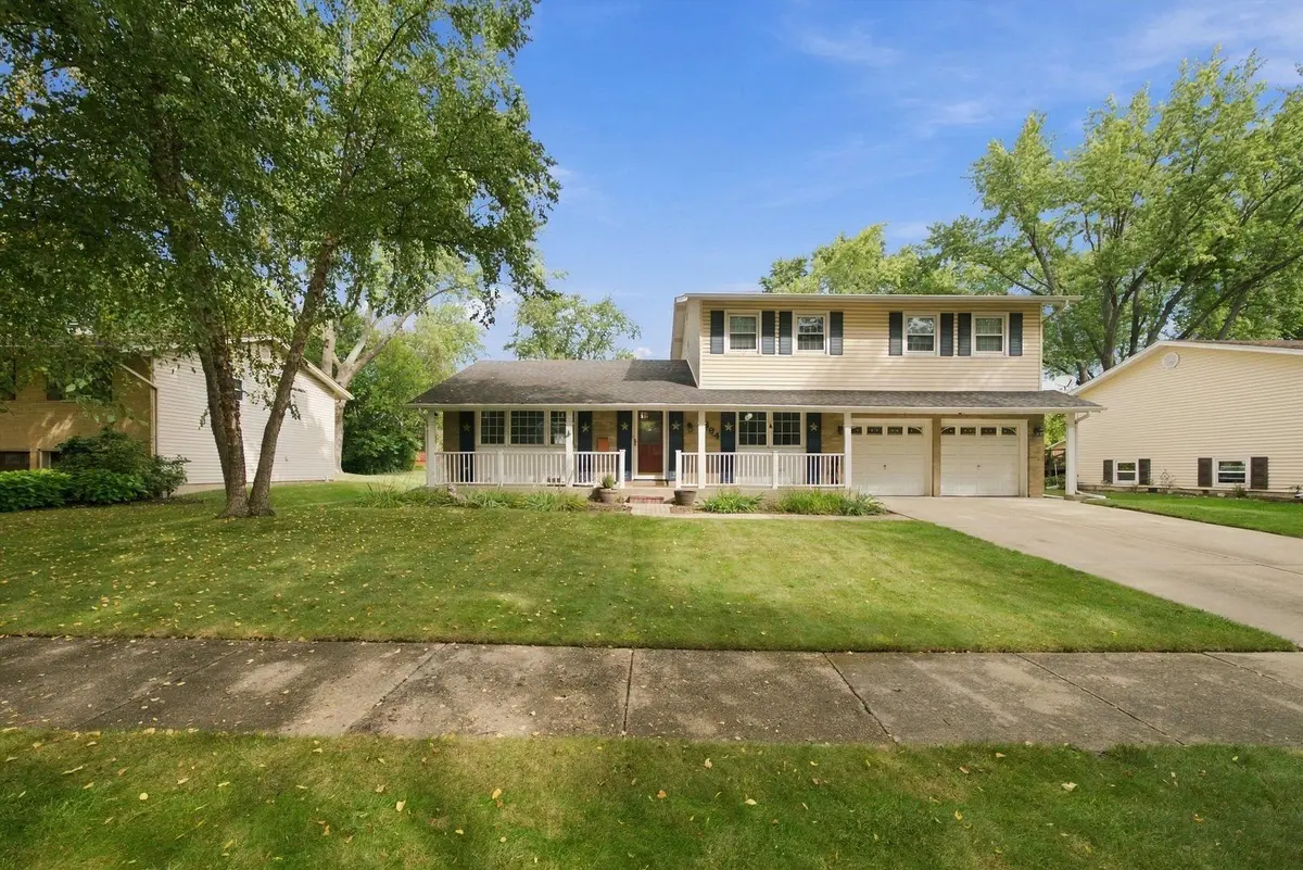 894 E Schirra Drive