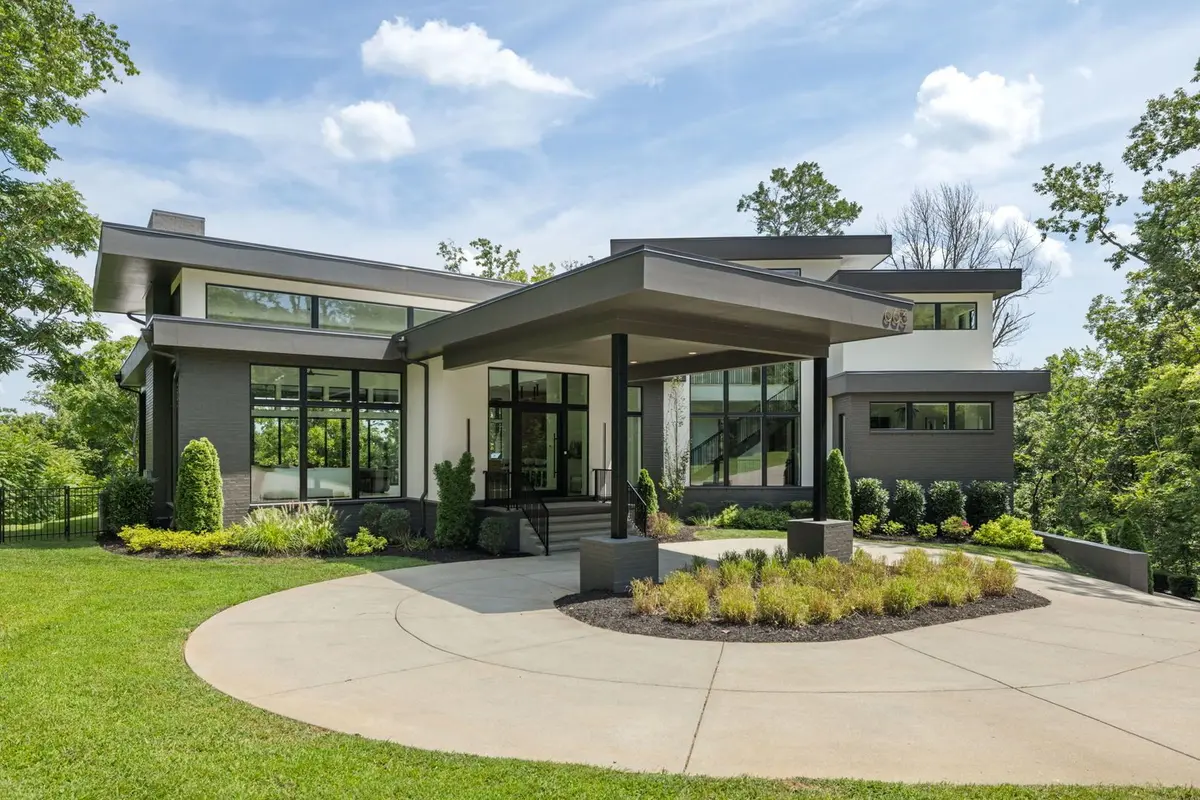 663 Hunters Trail