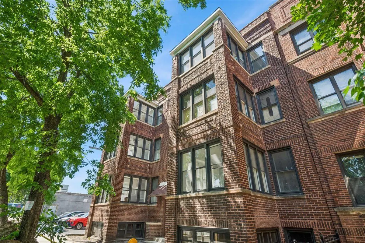 1540 W Rosemont Avenue