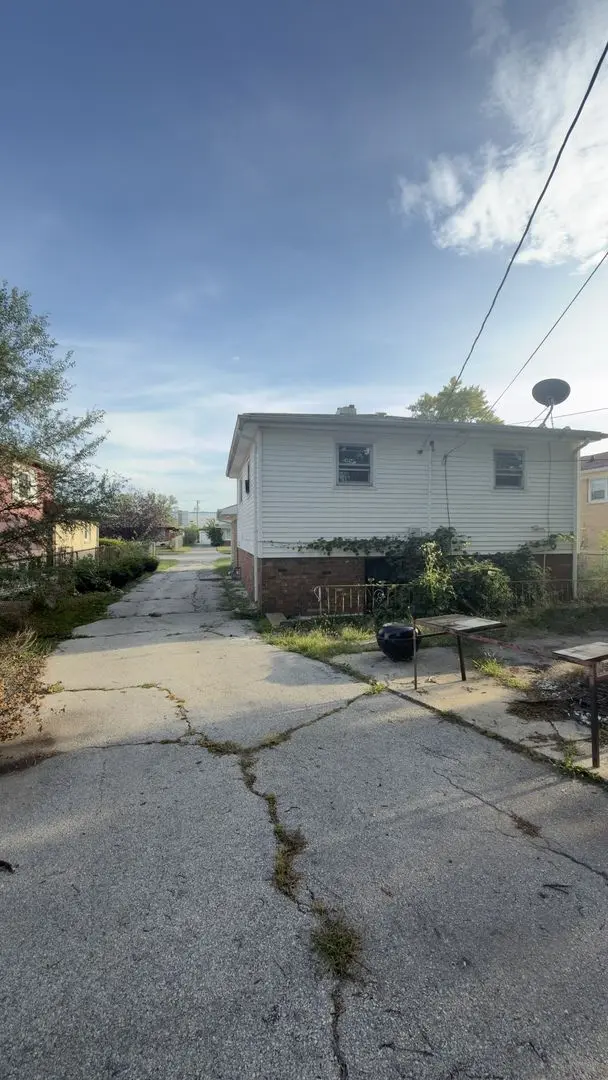 2322 W 157th Place