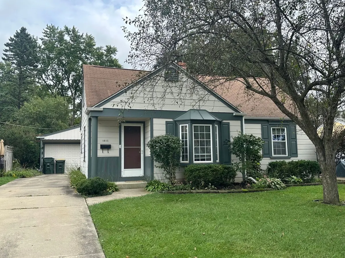 1015 N Fernandez Avenue