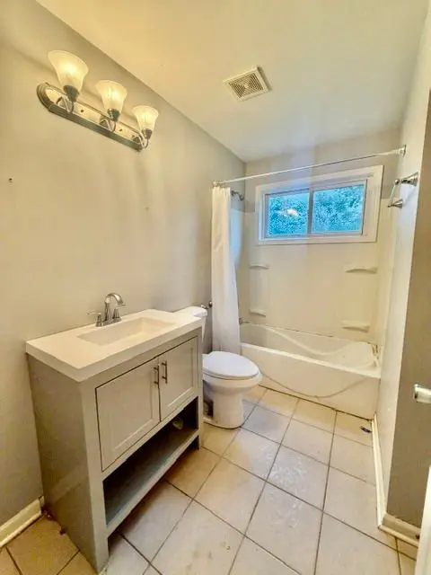 212 HARWOOD Drive