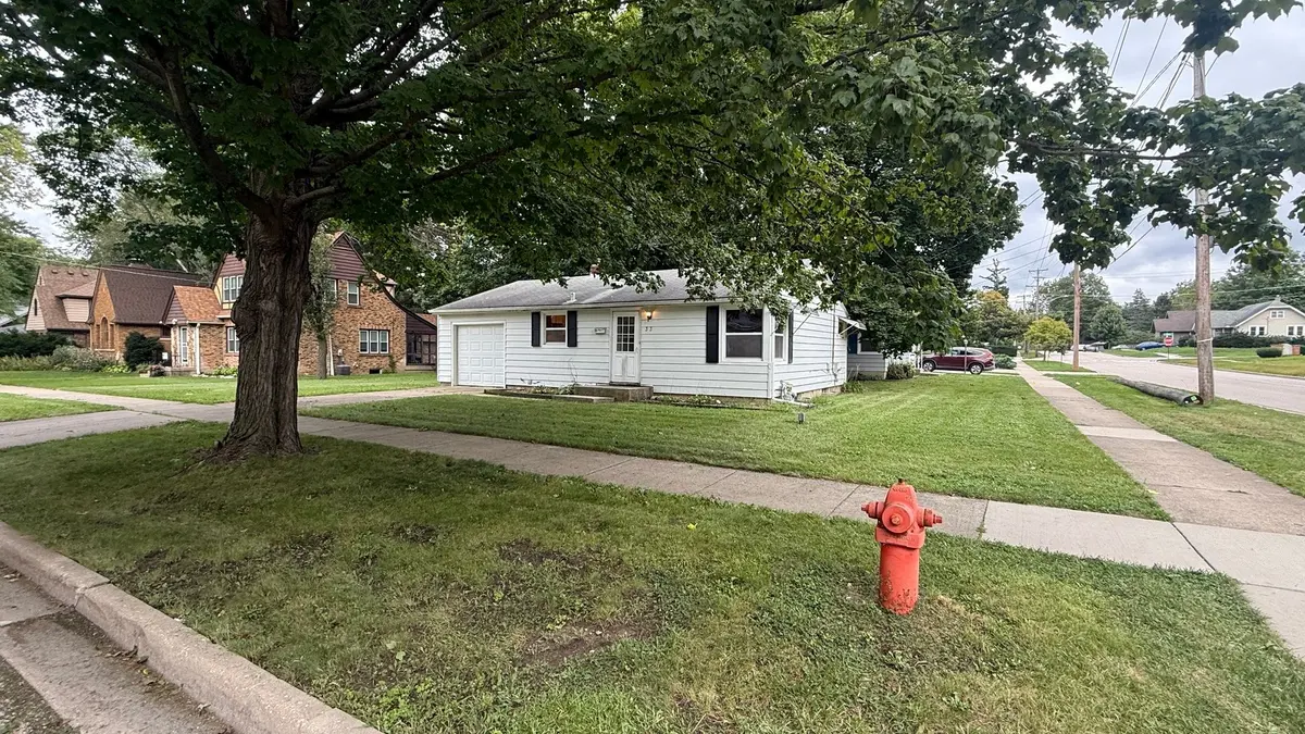33 S Aldine Street