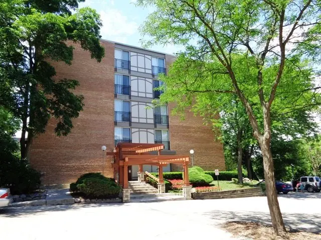 5810 Oakwood Drive