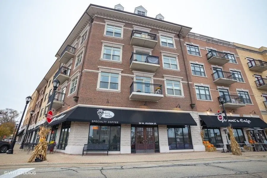 24 W Station Street