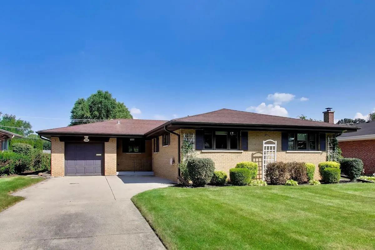 704 W Lonnquist Boulevard