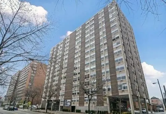 3033 N SHERIDAN Road