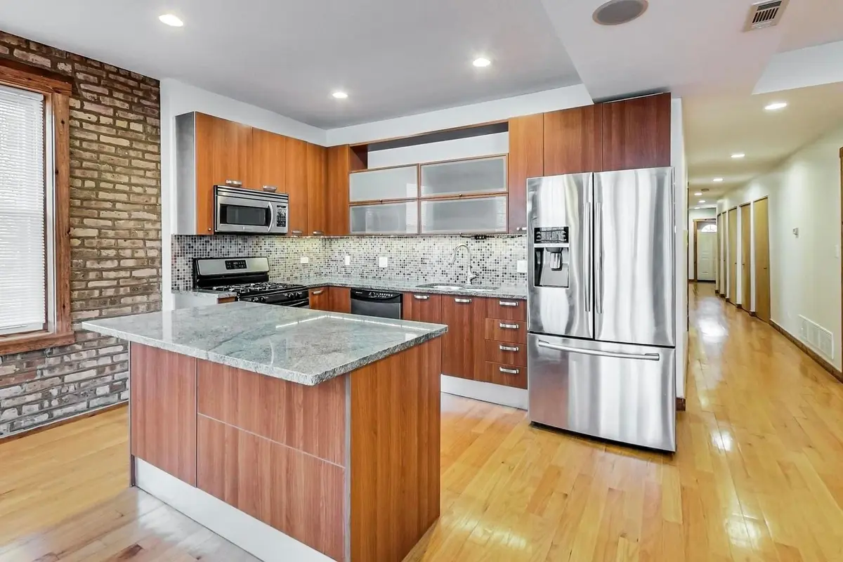 2705 W HIRSCH Avenue